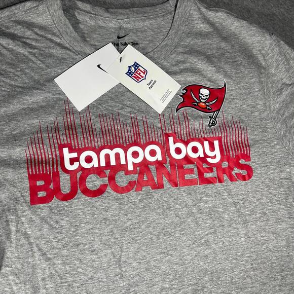 New With Tags Nike Tampa Bay Buccaneers NFL Men’s Medium Gray T-Shirt Football T - Picture 3 of 7